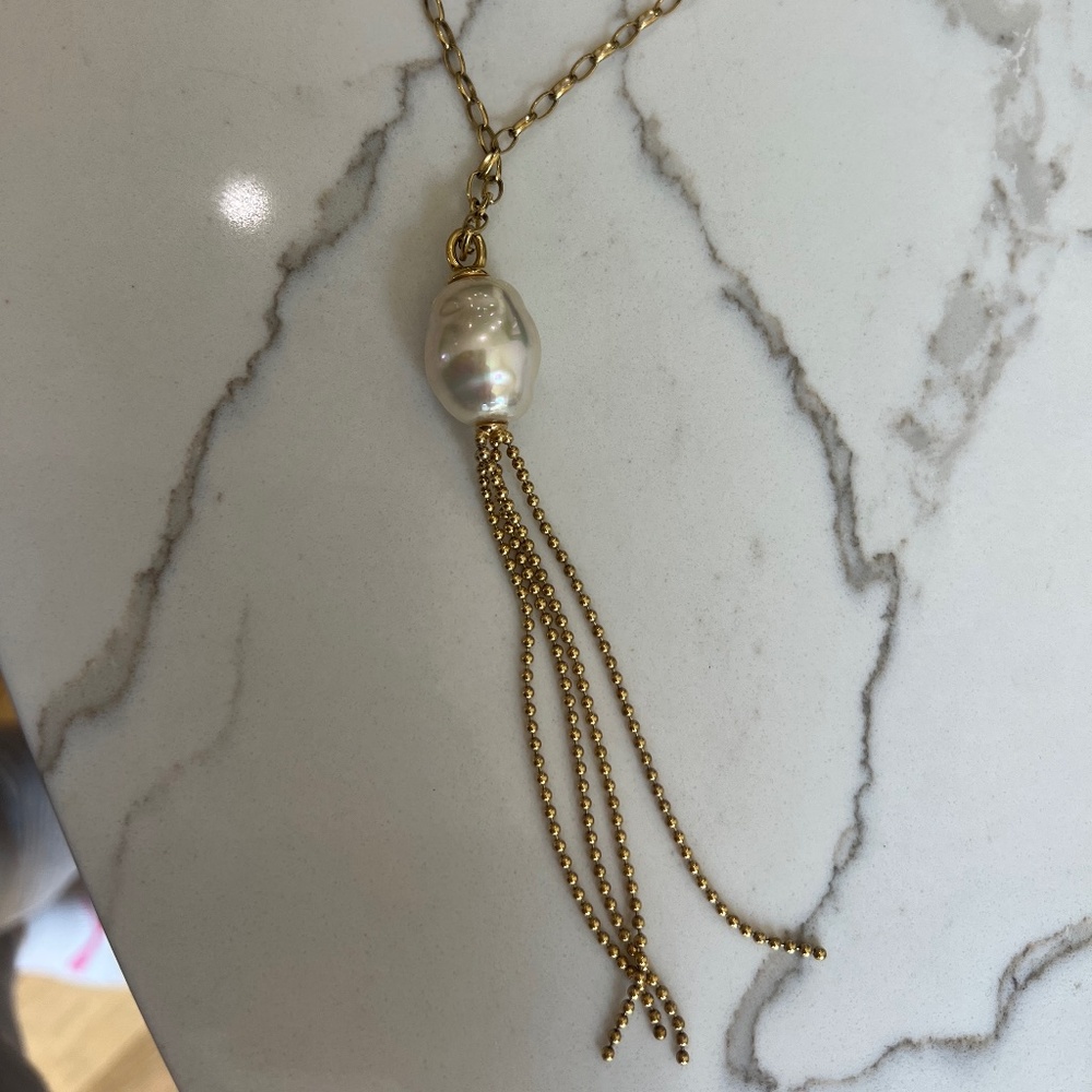 Faux Pearl and gold lariat drop necklace